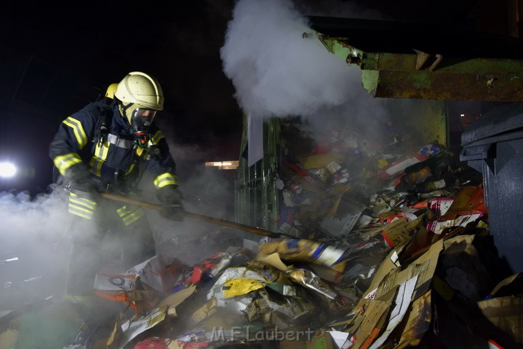 Feuer Papp Presscontainer Koeln Hoehenberg Bochumerstr P348.JPG - Miklos Laubert